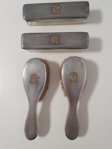TOUCADOR DE PRATA