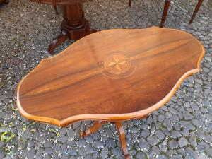 Tavolino modenese a biscotto. 100 l x 59 p x 66 h.