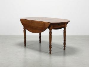 Mesa toscana con alas, siglo XIX
