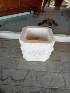 Vaso in marmo bianco