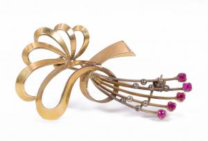 Vintage 18k gold brooch with rubies, 1940s
