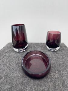 Set di tre pezzi da bagno in vetro sommerso amaranto.Murano.