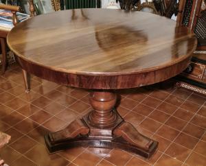 Tavolo tondo, Biedermeier, circa 1830.