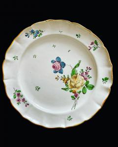 Majolica plate decorated with a rose. Geminiano Cozzi manufactory. Venice.