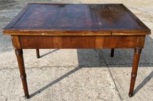 Mesa extensível em nogueira
