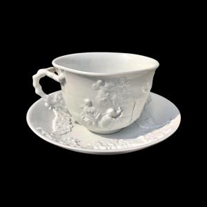 Porcelain cup, decorated with 'storytelling bas-relief' Ginori Doccia manufacture.