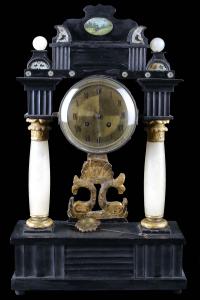 Italian clock from the 1800s in black lacquered wood and alabaster