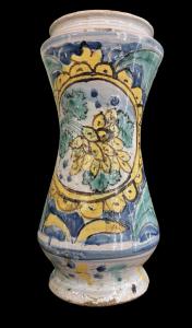 Albarello vase in majolica, made in Caltagirone. Sicily.
