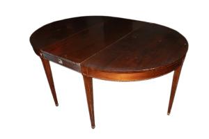 Mesa oval inglesa em estilo vitoriano em madeira de mogno com 6 pés