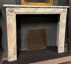 CHM847 - Antiga lareira em mármore branco, dimensões C 126 x A 105 x P 35