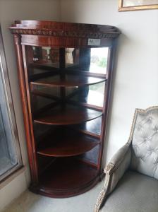 Biedermeier Eckregal aus Mahagoni