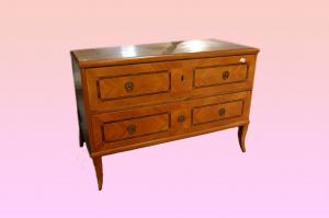 Cômoda Austríaca de 1700 em olmo estilo Luís XVI