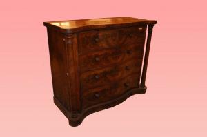 Grande e maestoso Cassettone Comò inglese del 1800 stile Regency in legno di mogano e piuma di mogano