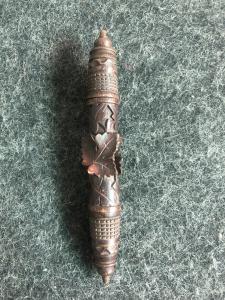 Scatolina Porta-aghi in legno con tralci d’uva.Francia