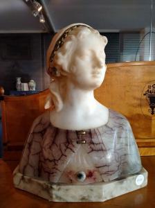 Mezzobusto di donna in alabastro del 1800 francese 