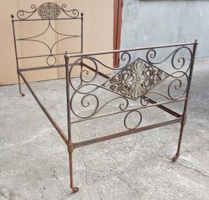 LETTO ANTICO IN FERRO BATTUTO A UNA PIAZZA epoca ‘700