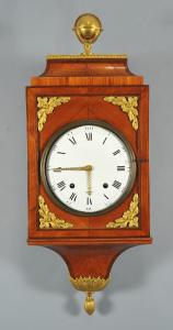 Orologio a Cartel Luigi XVI lastronato in legno di rosa, Francia secolo XVIII