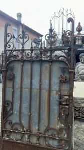 Iron pedestrian gate