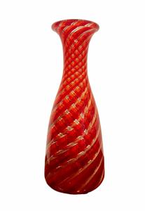 Vaso in vetro soffiato a bocca estroflessa con spirali rosse e avventurina.Toso ,Murano.