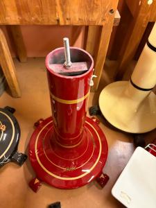 Piedistallo rosso restaurato per affettatrice e affettatrice a volano berkel (crociera su misura)
