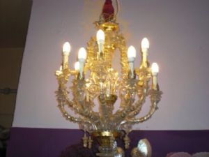 Venezianischer Kronleuchter aus Murano-Glas mit Blattgold, 12-armig