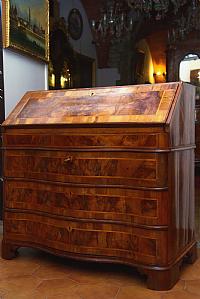 Venetian walnut and walnut root writing desk, 18th century.