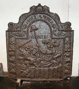 p088 piastra centinata con figura e leone