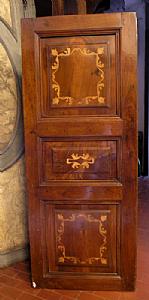 Panel in noce intarsiato, misure cm 156 x 62.