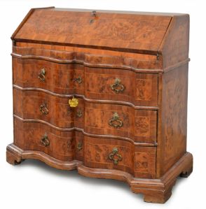 Emilian writing desk in walnut and elm root, Louis XIV style.