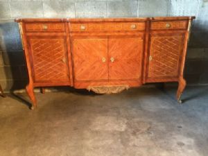 Elegante eingelegte Anrichte Ludwig XV._car 1141