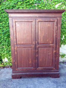 Two-door lacquered wardrobe from Piedmont.