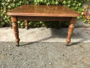 Elegante Mesa de Jantar Inglesa Extensível em Mogno - Restaurada (em andamento)_car 1345
