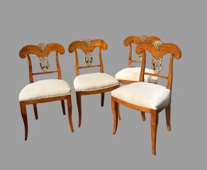 Serie di 4 seggiole Biedermeier austriache in ciliegio 