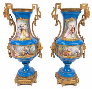 COPPIA DI VASI IN PORCELLANA "SEVRES" - FRANCIA