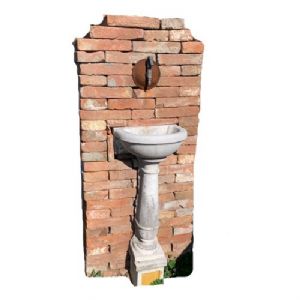 Piccola fontana a muro 